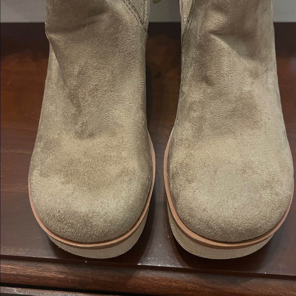 Pierre Dumas Tan Suede Ankle Boots NWOB - Picture 7 of 7